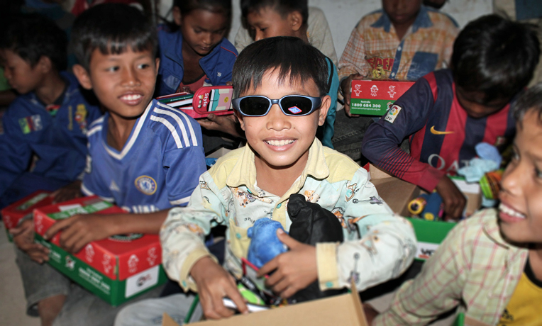 volontarresa-kambodja-tomten-kommer