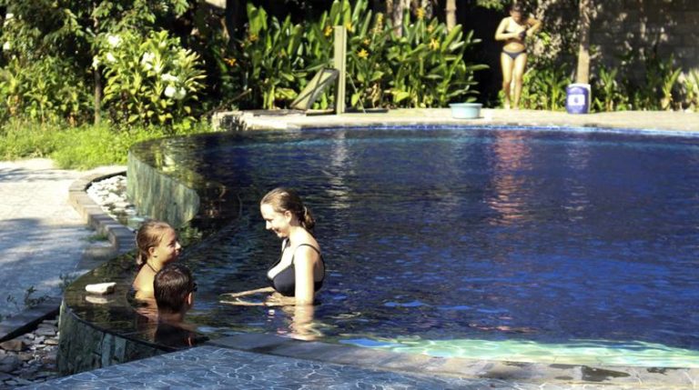 bali-volontarresor-lovina-beach