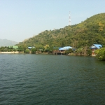 Kaeng Krachan Dam sjö i Kaeng Krachan i Thailand