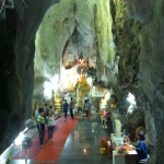 Tempel i grottan tempel i grotta i Kaeng Krachan i Thailand